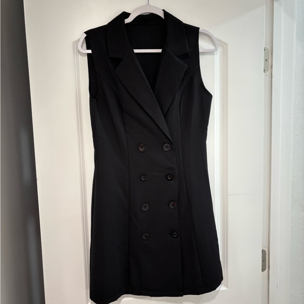 Black Sleeveless Double-Breasted Dress